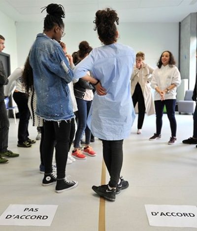 Débat mouvant industrie textile sensibilisation fast fashion